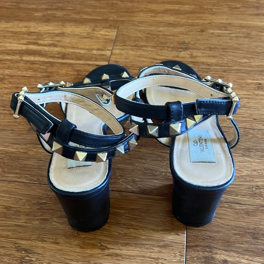 Valentino Garavani Rockstud Sandal - Picture 2 of 5